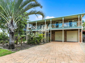 32 Bombala Crescent Rainbow Beach Aircon Pool Pets welcome